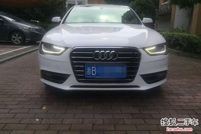 奥迪A4L2015款35 TFSI 自动舒适型