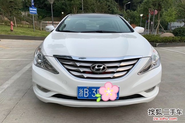 现代索纳塔八2011款2.0L 自动至尊版