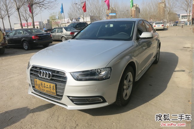 奥迪A4L2013款35 TFSI(2.0T)自动舒适型