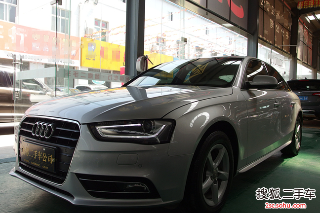 奥迪A4L2013款35 TFSI(2.0T)自动舒适型