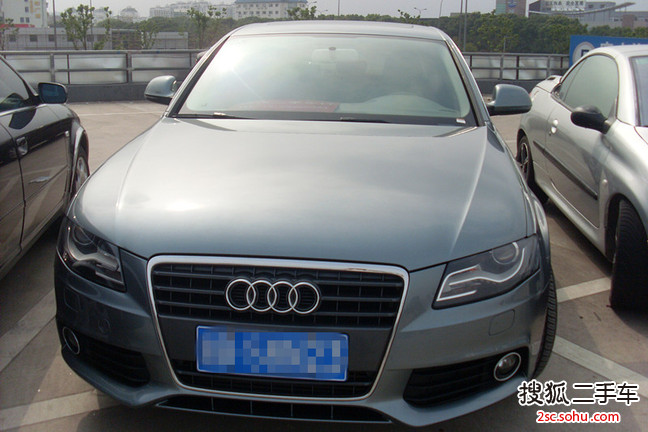 奥迪A4L2010款2.0TFSI 标准型