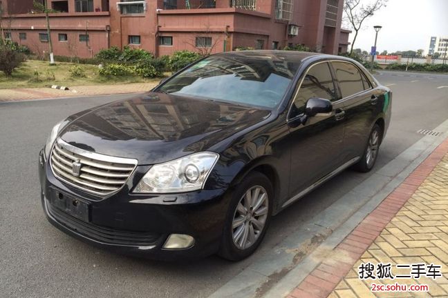 丰田皇冠2010款2.5L Royal 真皮版 