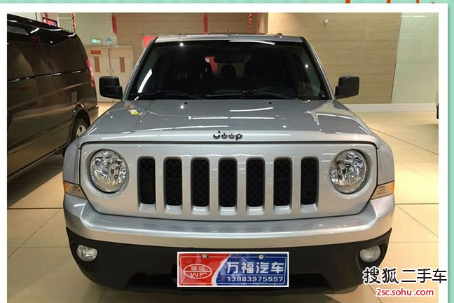 Jeep自由客2013款2.4L 炫黑运动版