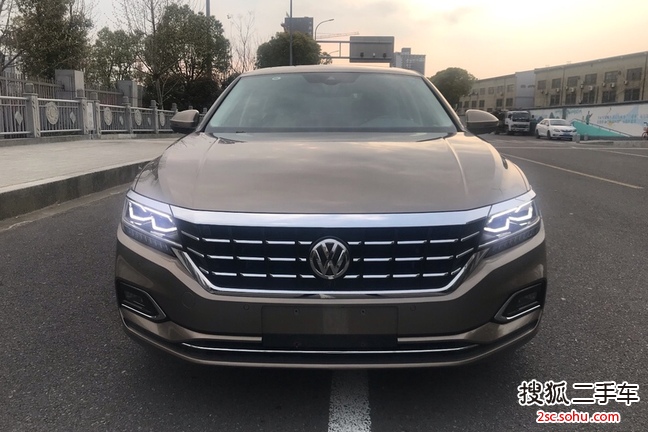 大众帕萨特2019款380TSI 尊贵版