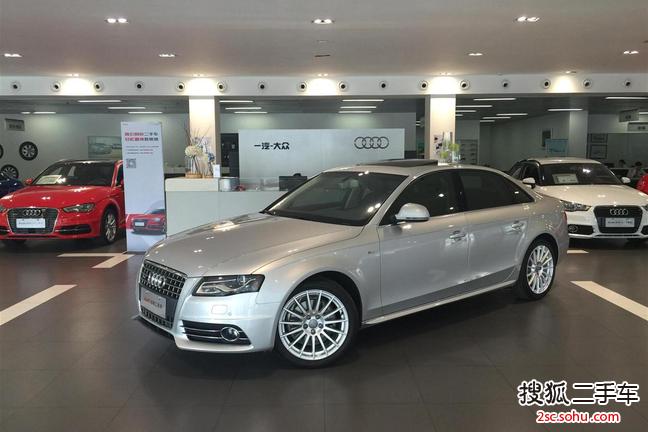 奥迪A4L2012款2.0TFSI 运动型