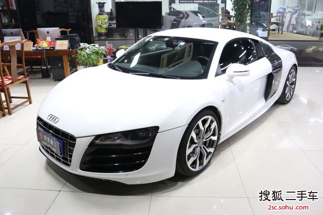 奥迪R82010款5.2FSI quattro