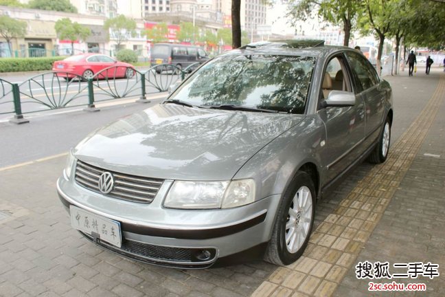 大众帕萨特2011款1.8TSI DSG尊荣版