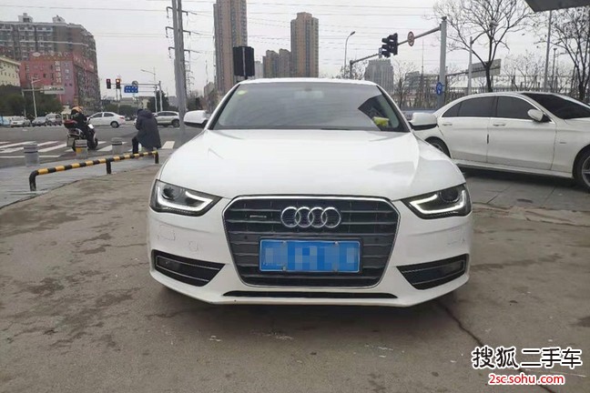 奥迪A4L2015款35 TFSI 自动舒适型