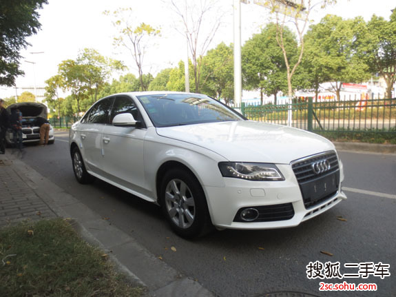 奥迪A4L2010款2.0TFSI 标准型