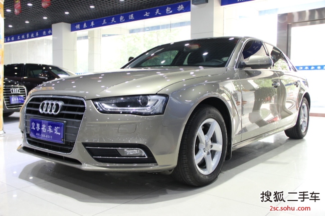 奥迪A4L2013款35 TFSI(2.0T)自动舒适型