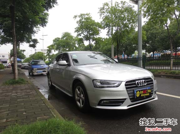 奥迪A4L2013款35 TFSI(2.0T)自动标准型