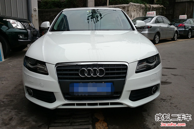 奥迪A4L2011款2.0TFSI 标准型