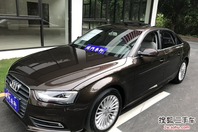 奥迪A4L2015款35 TFSI 自动舒适型