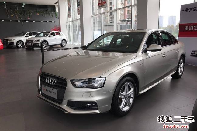 奥迪A4L2013款40 TFSI quattro个性运动型