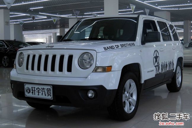 Jeep自由客2013款2.4L 炫黑运动版