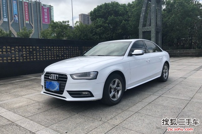 奥迪A4L2013款30 TFSI 自动舒适型