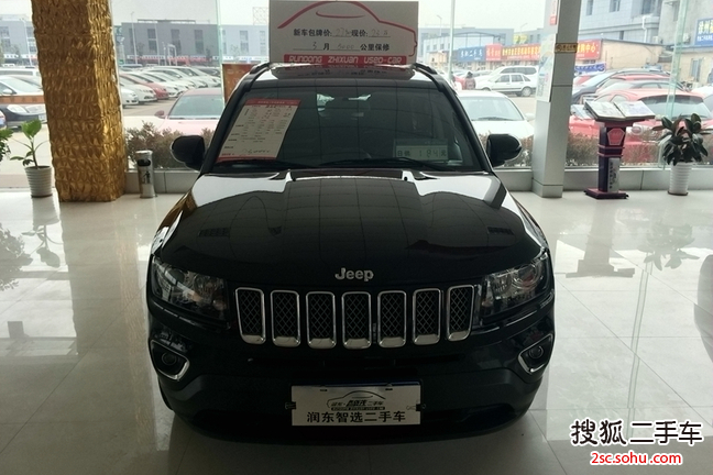 Jeep指南者2014款2.4L 四驱豪华导航版