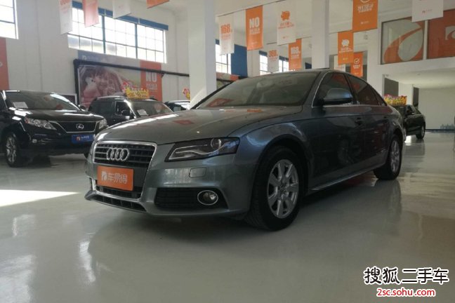 奥迪A4L2012款2.0TFSI 标准型