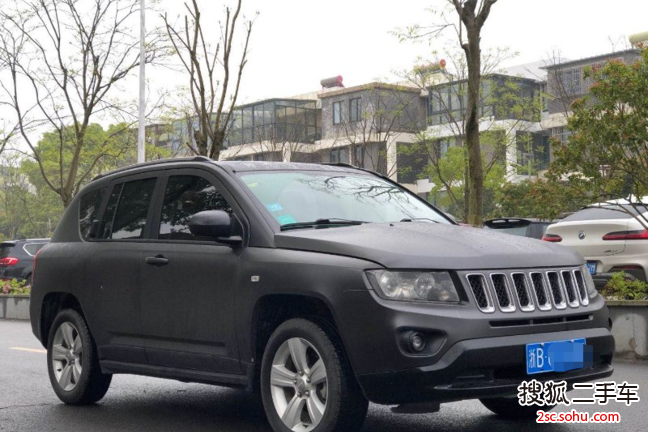 Jeep指南者2015款2.0L两驱运动版