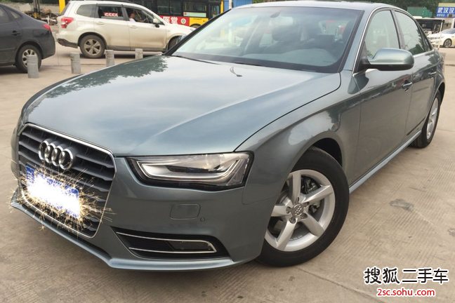 奥迪A4L2013款35 TFSI 自动标准型