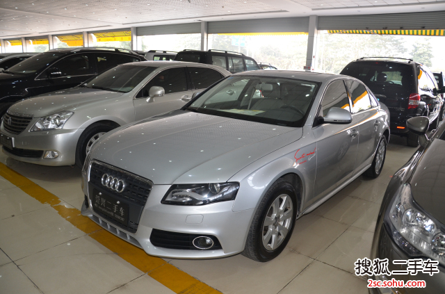 奥迪A4L2011款2.0TFSI 豪华型