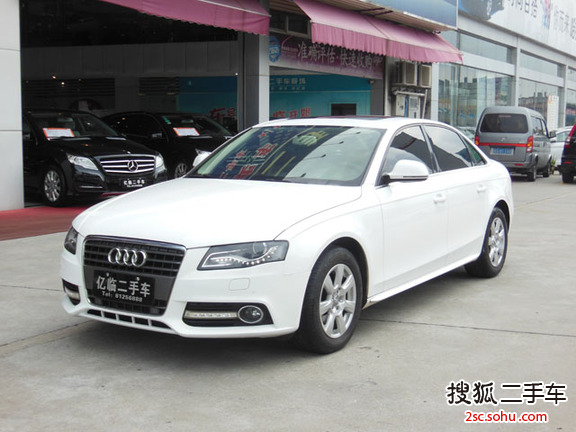 奥迪A4L2012款2.0TFSI 标准型