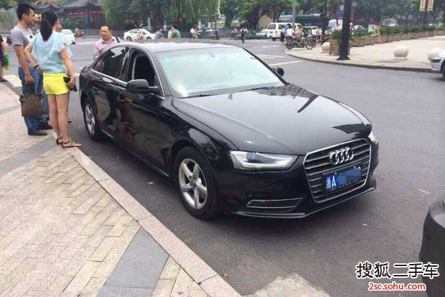 奥迪A4L2013款35 TFSI(2.0T)自动标准型