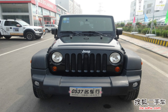 Jeep牧马人四门版2011款3.8L 撒哈拉