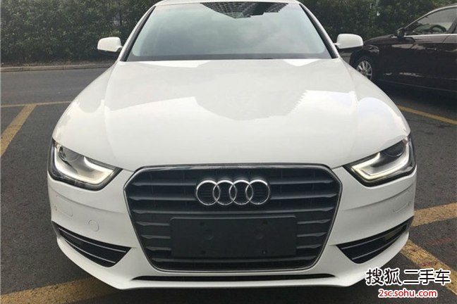 奥迪A4L2015款35 TFSI 自动标准型