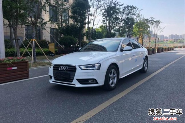 奥迪A4L2015款35 TFSI 自动标准型