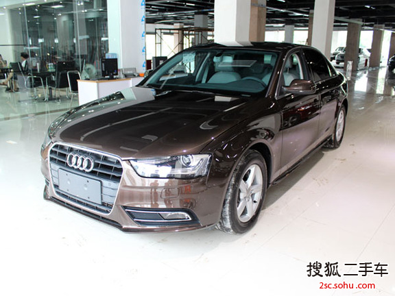 奥迪A4L2013款35 TFSI(2.0T)自动舒适型