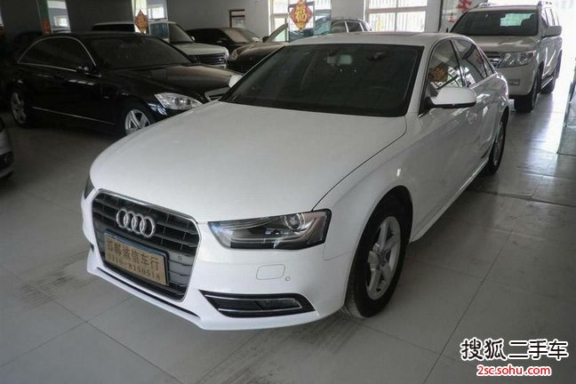 奥迪A4L2015款30 TFSI 自动舒适型