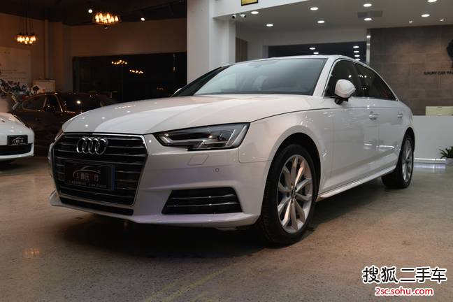 奥迪A4L2017款Plus 45 TFSI quattro 运动型