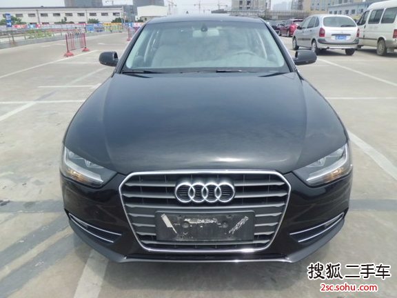 奥迪A4L2012款1.8TFSI MT舒适型