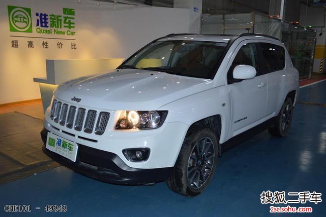 Jeep指南者2014款2.4L 四驱豪华导航版