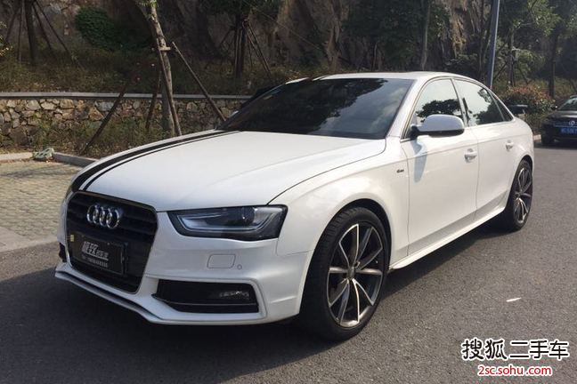 奥迪A4L2013款40 TFSI quattro个性运动型