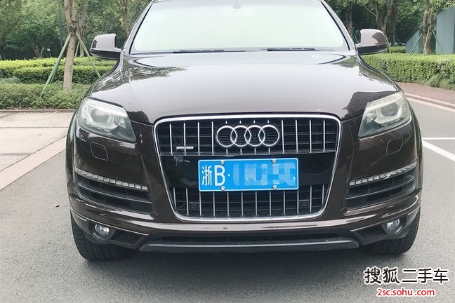 奥迪Q72012款3.0TFSI 舒适型（245KW）