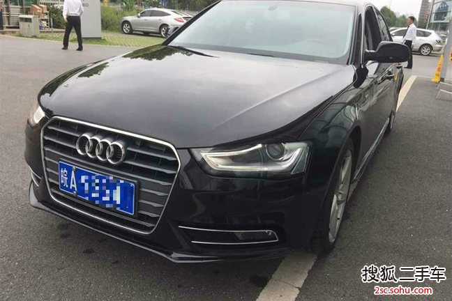 奥迪A4L2013款35 TFSI 自动标准型