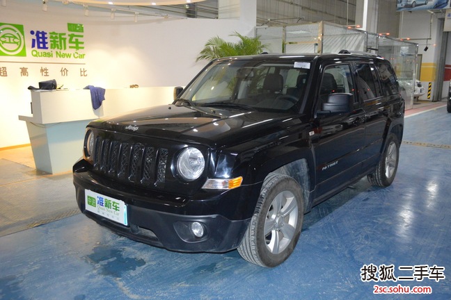 Jeep自由客2013款2.4L 豪华导航版