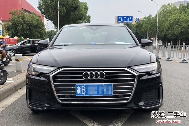 奥迪A6L2020款45TFSI 臻选动感型