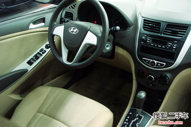 兰州二手现代瑞纳三厢2010款1.6L 自动尊贵型GLS价格3.9万 