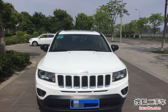 Jeep指南者2014款2.0L 两驱运动版