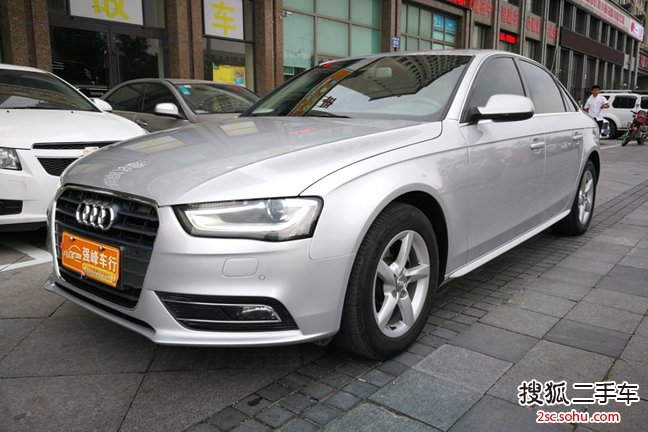 奥迪A4L2013款35 TFSI 自动舒适型