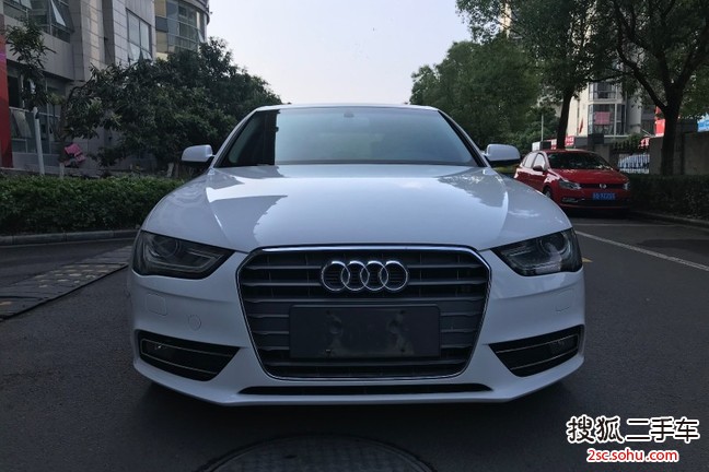 奥迪A4L2015款35 TFSI 自动豪华型