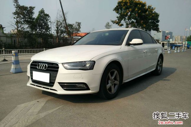 奥迪A4L2012款2.0TFSI 标准型