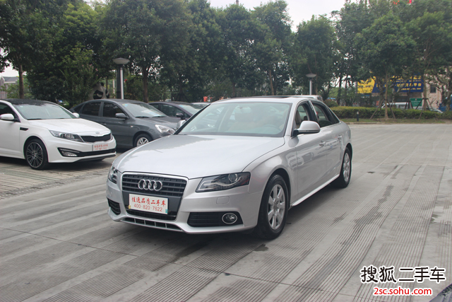 奥迪A4L2011款2.0TFSI 标准型