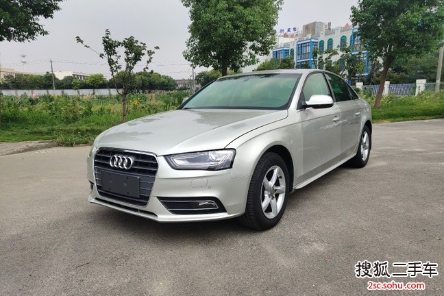 奥迪A4L2015款30 TFSI 自动舒适型