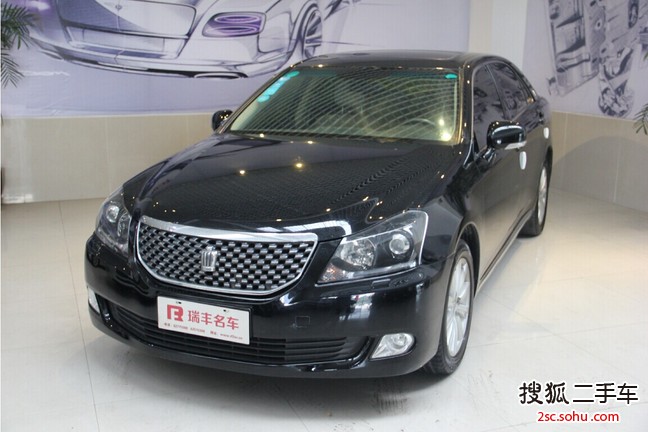 丰田皇冠2012款V6 2.5 Royal Saloon