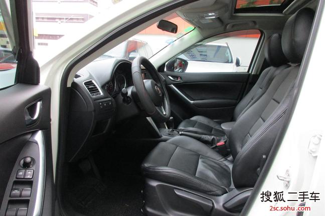 抬头显很实用,不用再看仪表盘盯着时速避免超速了,尤其现代城市测速