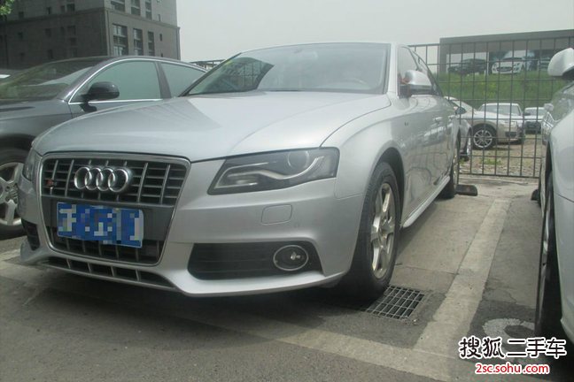 奥迪A4L2011款2.0TFSI 标准型